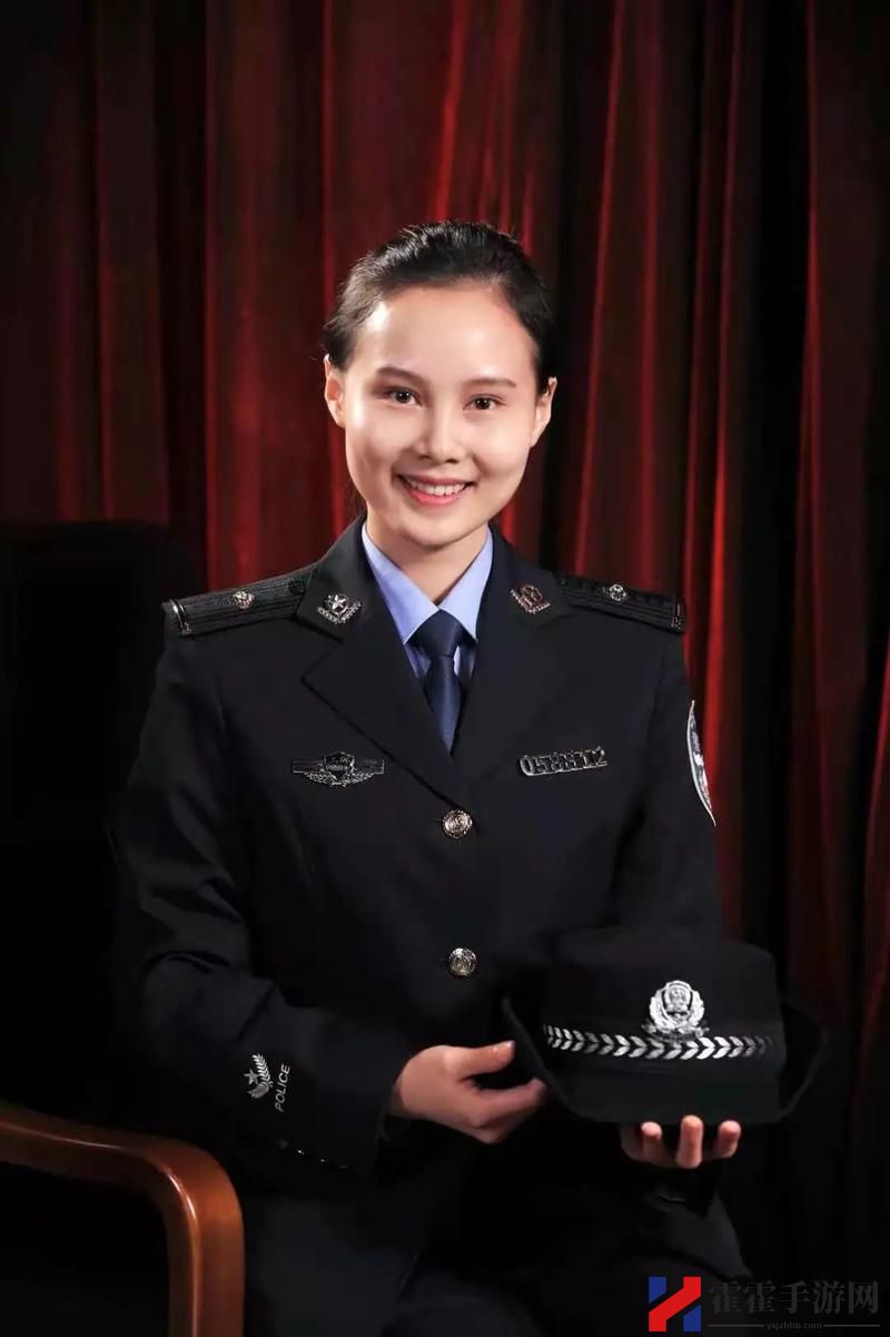 警花妈妈雪白浑圆的背景资料