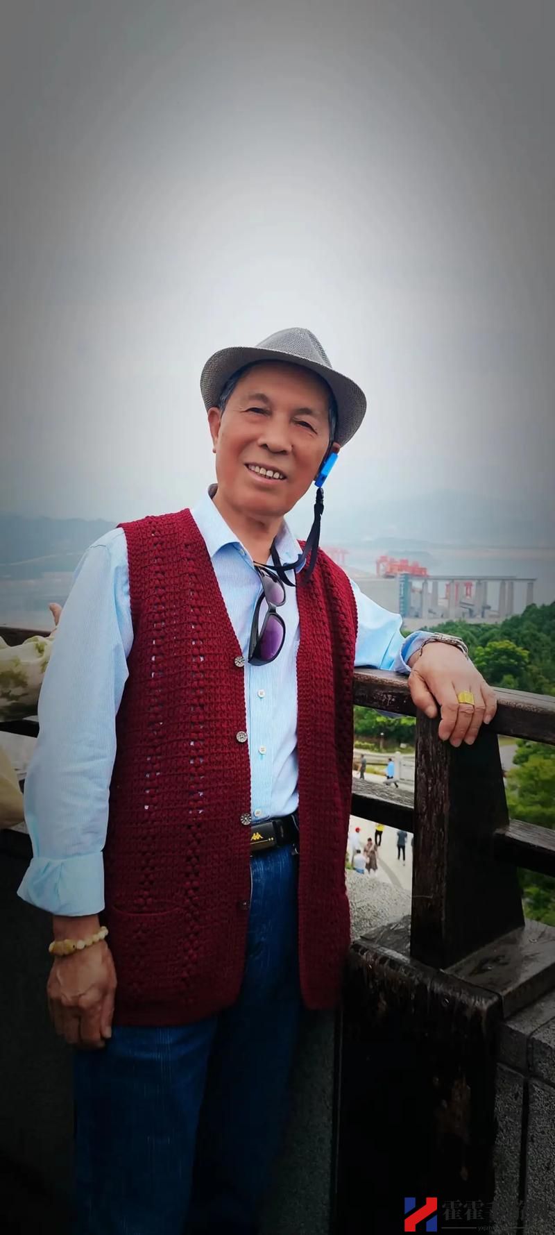 82岁老人找20多岁小伙子